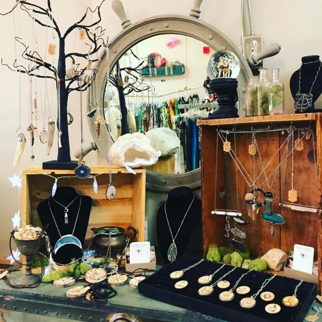 Jewelry & Accessories Broomstick Betty